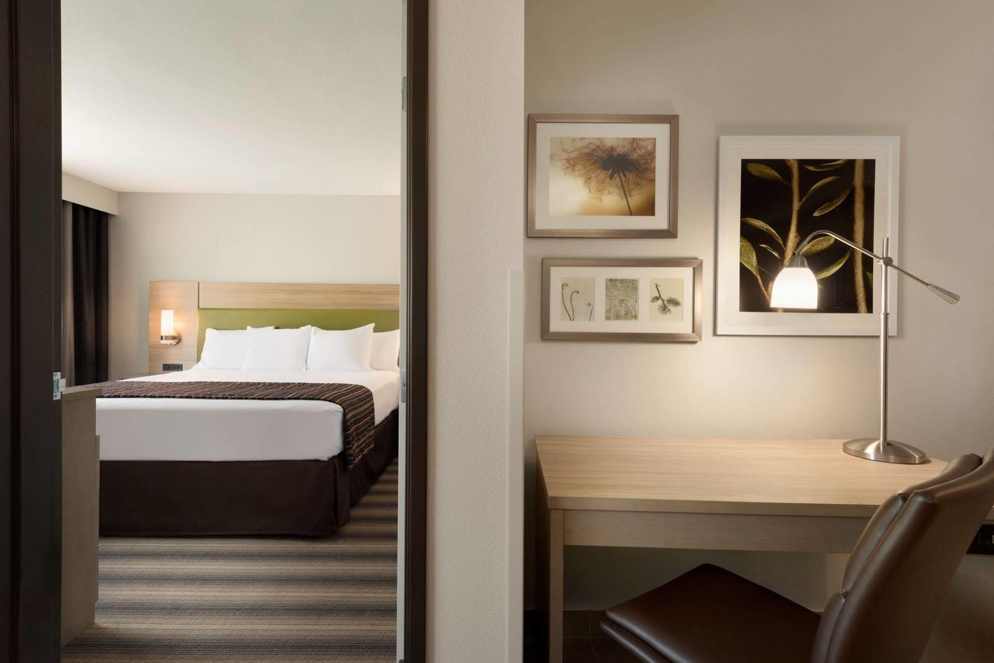 Country Inn & Suites By Radisson, Indianola, Ia Kültér fotó
